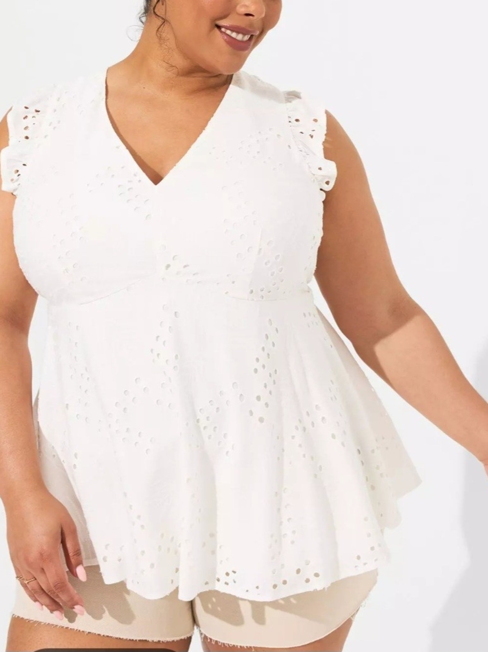 Torrid Top White Pullover Eyelet Babydoll V-Neck Casual Top Floral Blouse Summer